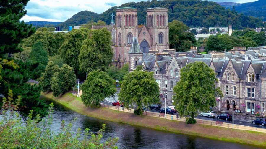 From Edinburgh: Loch Ness and Highlands Tour in Spanish - Glen Coe: your quick photo window in the Highlands mood