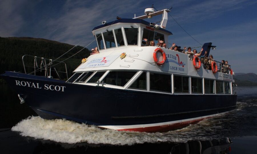 From Edinburgh: Loch Ness and Highlands Tour in Spanish - Fort Augustus and Loch Ness: the main event, with real time to wander
