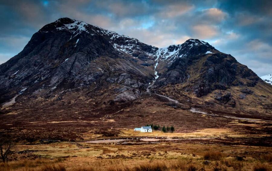From Edinburgh: Loch Ness and Highlands Tour in Spanish - Pitlochry and a pub drink to close the loop