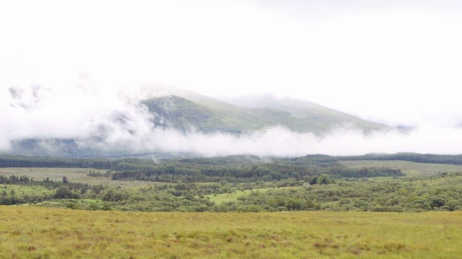 From Edinburgh: Loch Ness and Highlands Tour in Spanish - Stirling and the Trossachs: setting the stage before the big mountains