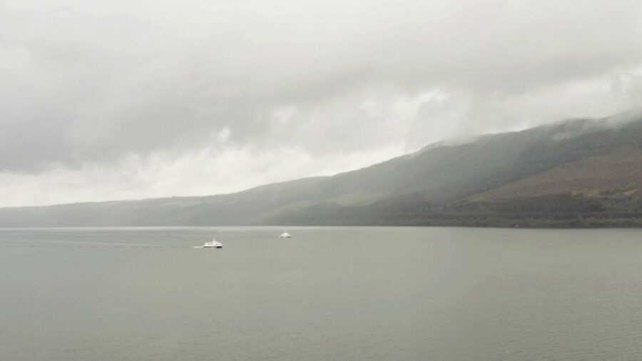 From Edinburgh: Loch Ness & Inverness Tour in Spanish - Morning Start on the Royal Mile and the Bankfoot Break