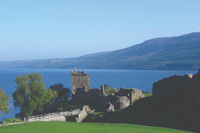 Loch Ness Experience Day Trip from Inverness - Dochgarroch to the loch edge: learning the canal-meets-nature angle